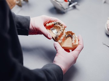 ¿Cómo cuidar mis implantes dentales? 