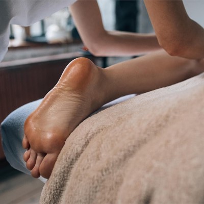 ¡Consigue unas piernas perfectas con nuestros masajes anticelulíticos!