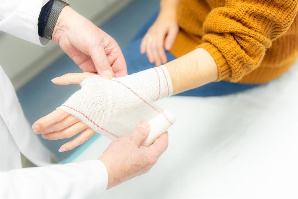 He tenido una lesión en el trabajo: ¿Cómo debo actuar?