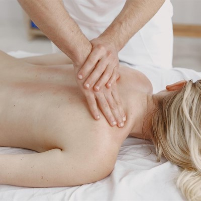 ¿Qué es la masoterapia? ¡Resuelve tus dudas en el centro médico en Moaña!